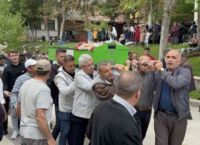 Üniversite öğrencisi bisikletiyle kamyonetin altında can verdi! Görgü tanığı 'Yola çıkmamıştı' dedi
