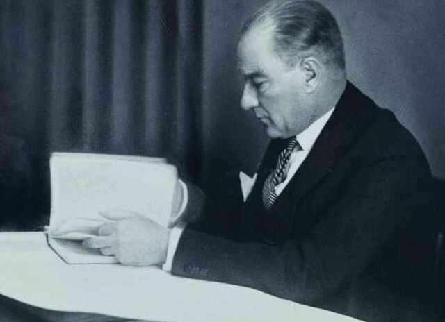 Atatürk'ün öğrencilere önerdiği kitaplar neler? Atatürk'ün en sevdiği kitap nedir?