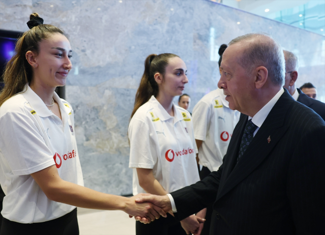 Cumhurbaşkanı Erdoğan, A Milli Kadın Voleybol Takımını kabul etti