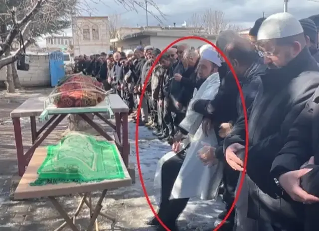 İmam; kardeşi, yengesi ve yeğeninin cenaze namazını kıldırırken fenalık geçirdi