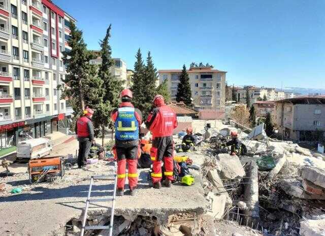 Arama kurtarma çalışmalarına katılan İspanyol ekipten duygusal paylaşım