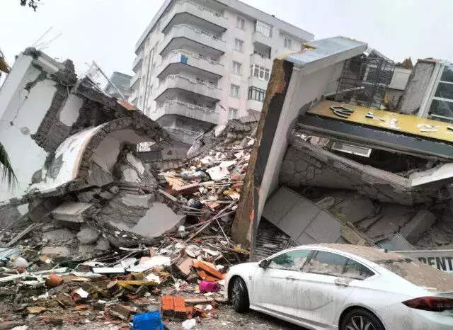 Ezgi Apartmanı'nın enkazı