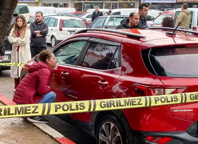 Eşinin ölü bulunduğu aracın camına vurarak ağladı: Ne olur kalk aşkım