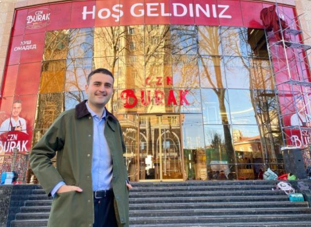 Fazla kilolarından kurtulan CZN Burak, adeta iğne ipliğe döndü