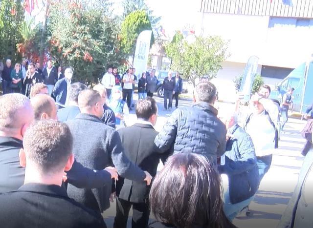 Linçten zor kurtulmuş! İşte İBB tesis açılışında Şadi Yazıcı'ya yapılan saldırının en net görüntüleri