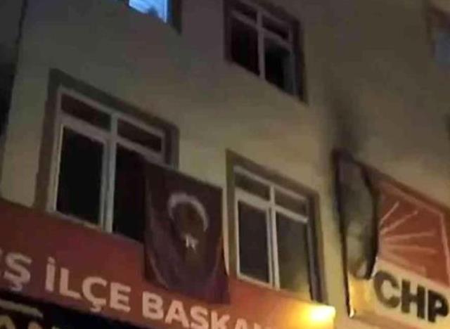 Çankırı'da CHP ilçe başkanlığının bulunduğu binaya molotofkokteyli saldırı