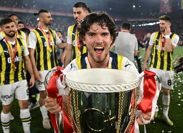 Ali Koç, 'Newcastle United ve Napoli'den teklif var' dedi! Ferdi'nin cevabı başkanı mest etti