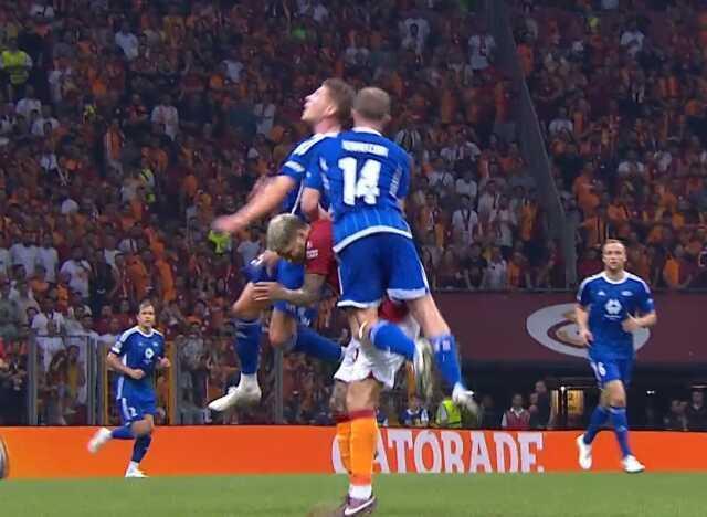 Yürekler ağza geldi! Icardi'yi durdurmaya çalışan iki oyuncu çarpıştı birinin kafası yarıldı