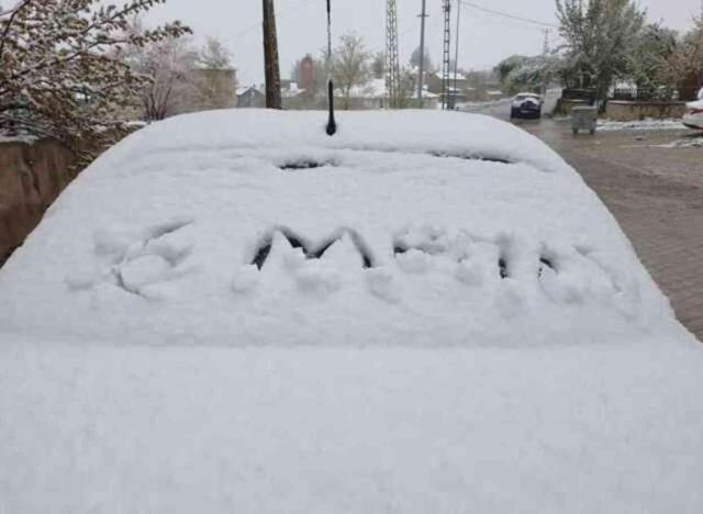 Mayıs ayında kar esareti: Her yer beyaza büründü