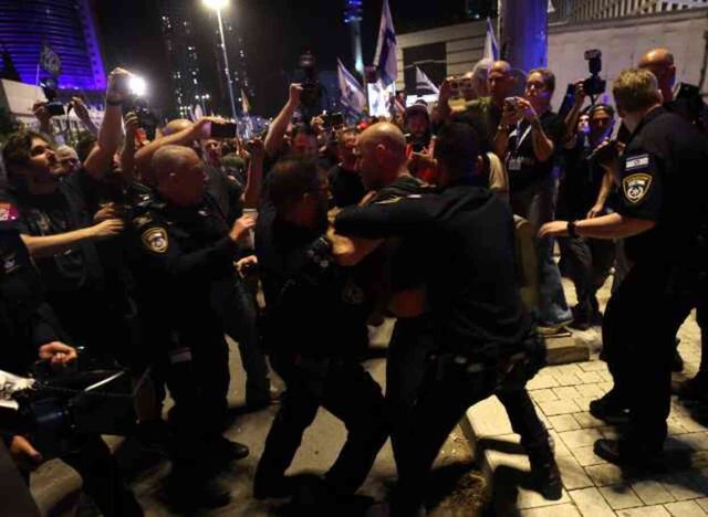 İsrailliler, Gazze Şeridi'nde ateşkes ve esir takası anlaşması talebiyle gösteri düzenledi