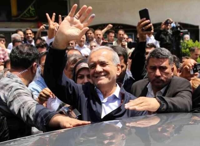 İran'da Cumhurbaşkanlığı yarışını önde götüren Türk aday! Söylemleri dikkat çekiyor