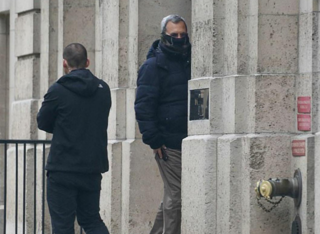 Skandalı vahametini ortaya koyan kare! Malikaneden çıkarken yakalanan isim olay