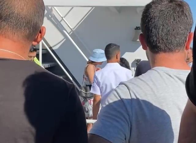 Deniz otobüsünde koltuk kavgası! Genç kadın sinir krizi geçirdi, yolcular 2 saat geciken sefere tepki gösterdi