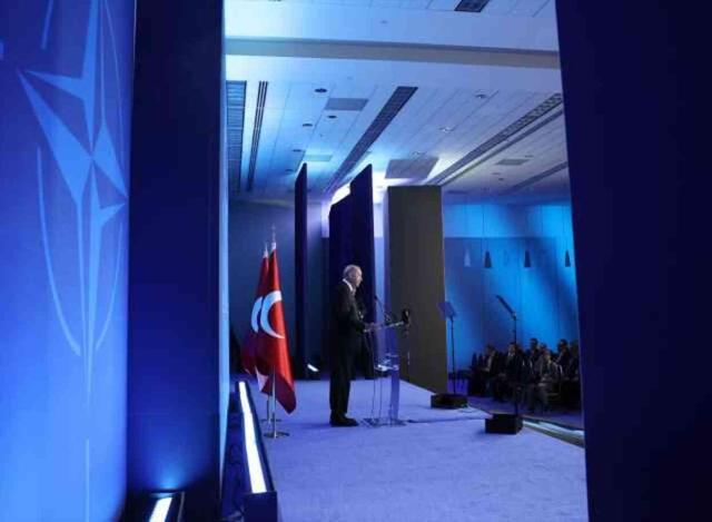 Erdoğan'dan NATO Zirvesi dönüşü Suriye açıklaması: Hakkaniyetli bir barış en çok bize fayda sağlayacak