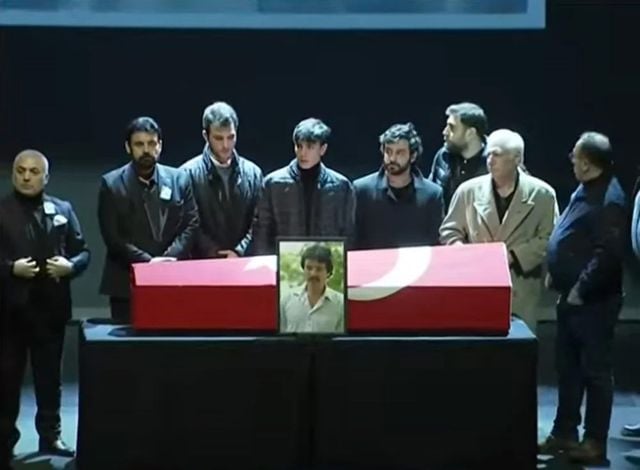 Ferdi Tayfur'a veda günü! Hayranları AKM'ye akın etti