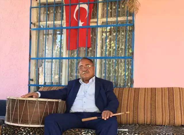 Davul çalan Adem Göçer