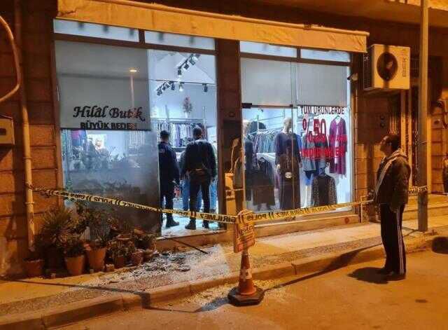 İş yerini kundaklamaya çalışan kadın kendini yaktı! O anlar saniye saniye kamerada