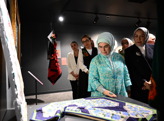 Emine Erdoğan Çevre Şenliği'ne katıldı, çocuklarla teraryum yaptı