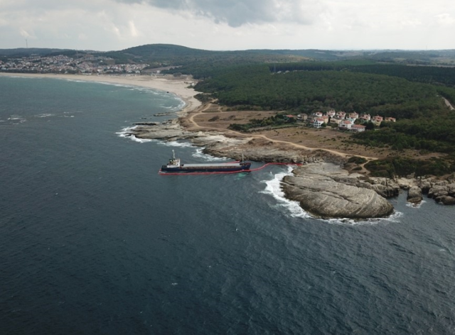 Kocaeli'de karaya oturan kuru yük gemisi için dikkat çeken uyarı