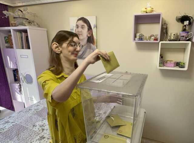 'Dünyanın en uzun adamı' unvanlı Sultan Kösen oyunu kullandı