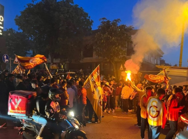Taraftarlar sokaklardan taştı! Ülkenin birçok noktasında şampiyonluk kutlaması