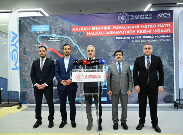 İstanbul'a yeni metro hattı! Bakan Uraloğlu seferlerin başlayacağı tarihi verdi