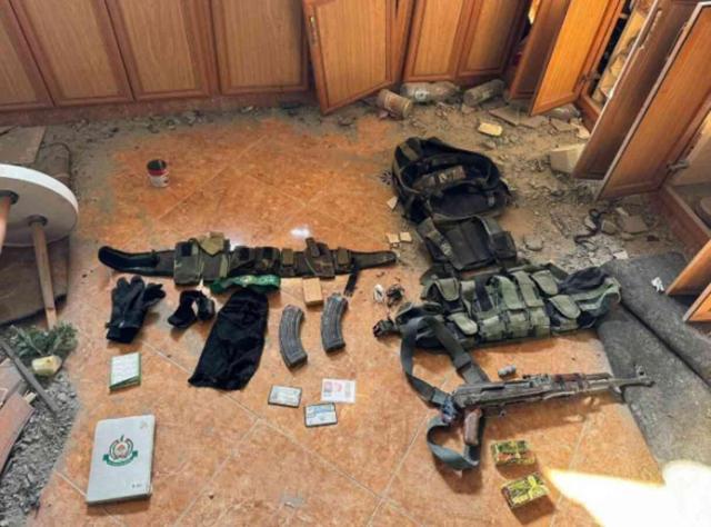 İsrail medyası Hamas lideri Yahya Sinvar'ın üzerinden çıkanları paylaştı