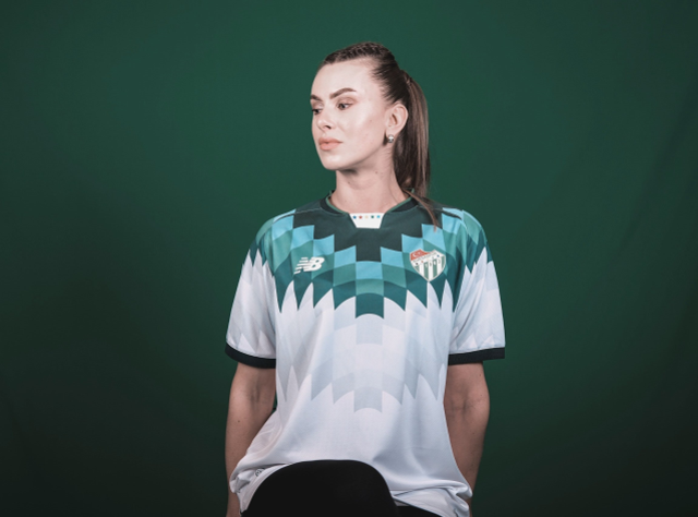 Bursaspor yeni formalarını tanıttı! Taraftarlar o formalara hayran kaldı