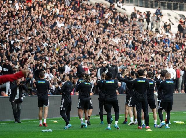 Bu görüntü maçtan değil! Beşiktaş taraftarı, Vodafone Park'a akın etti