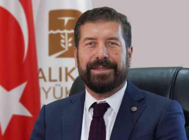 AK Partili eski Belediye Başkanı Ekrem Yavaş'tan tepki çeken paylaşım: Çekilin aç Türkler tatilden dönüyor