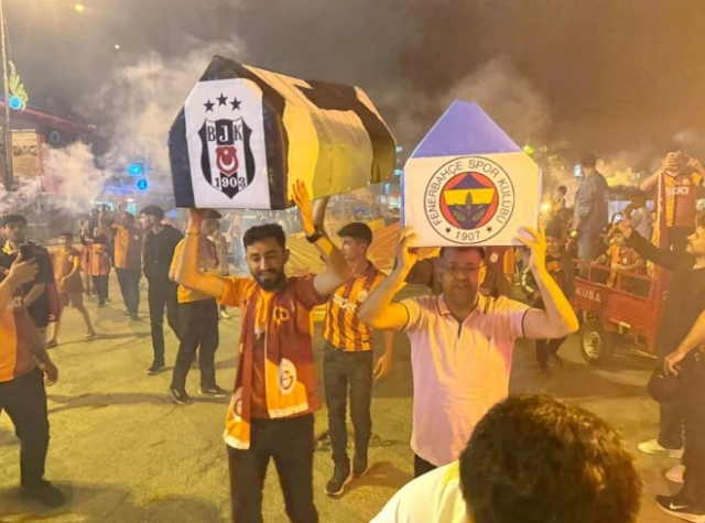 Taraftarlar sokaklardan taştı! Ülkenin birçok noktasında şampiyonluk kutlaması