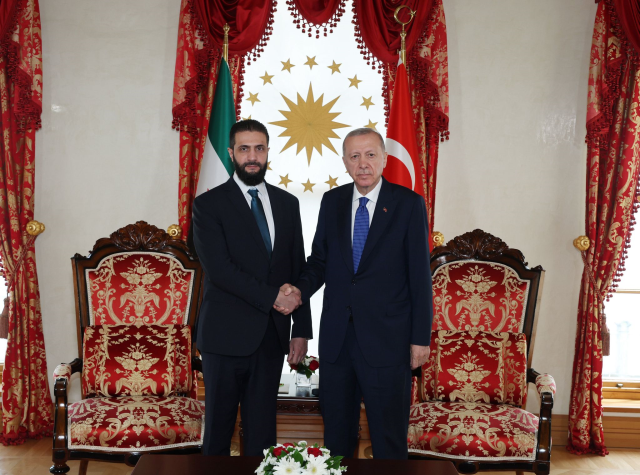 Cumhurbaşkanı Erdoğan ile Şara Dolmabahçe'de bir araya geldi! İşte ilk görüntüler