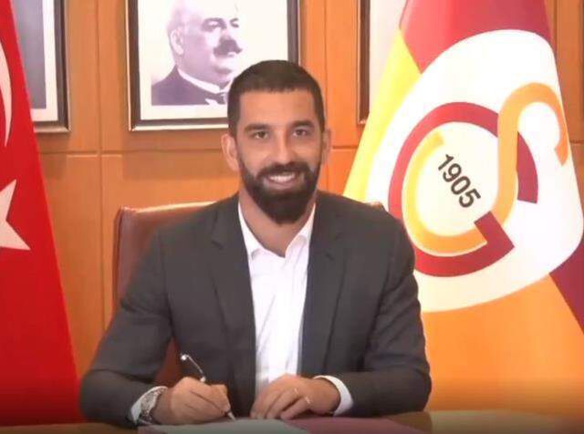 Son Dakika: Galatasaray, kaptan Arda Turan'ın sözleşmesini 1 yıl uzattı