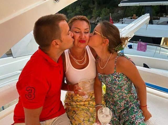 Eşiyle fotoğrafını paylaşan Pınar Altuğ, takipçisinin yorumunu görünce çıldırdı