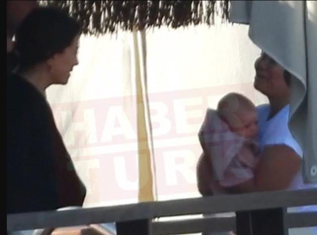 Kıvanç Tatlıtuğ ve Başak Dizer'in bebekleri ilk kez görüntülendi