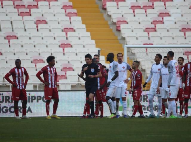 Sivasspor'un galibiyet özlemi sürüyor! Ümraniye engelini de geçemediler