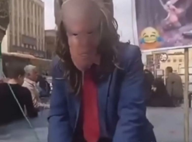 İran'da Trump'ı kızdıracak mizansen: Sahneye çıkarıp başını kestiler