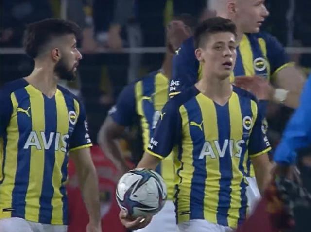 Genç yıldız yine sihrini yaptı! Arda Güler ilki yaşadı, maç topunu evine götürdü