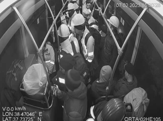 Depremde onlarca canı kurtaran kahramanların Adıyaman'a geliş görüntüleri ortaya çıktı! Otobüsteki konuşmaları duygulandırdı