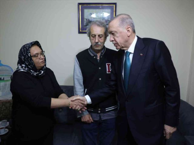 Erdoğan kazada hayatını kaybeden Betül'ün ailesini ziyaret etti