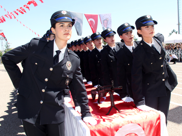 Şehit polisin kızı da polis oldu