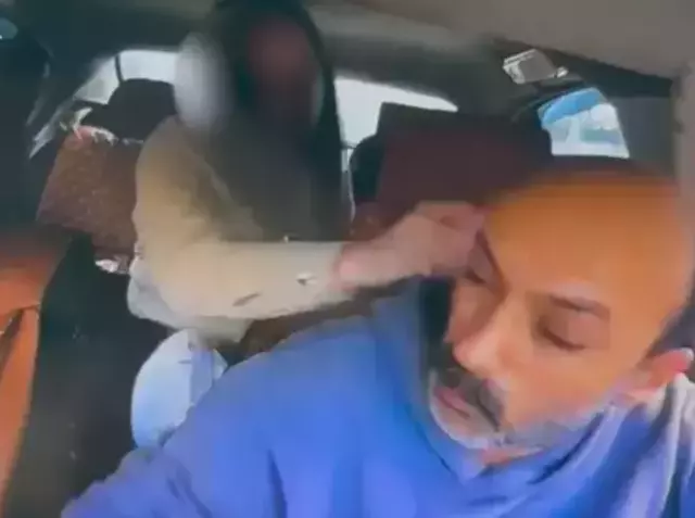 Taksi şoförü ücret tartışması yaşadığı kadın yolcu tarafından darbedildi