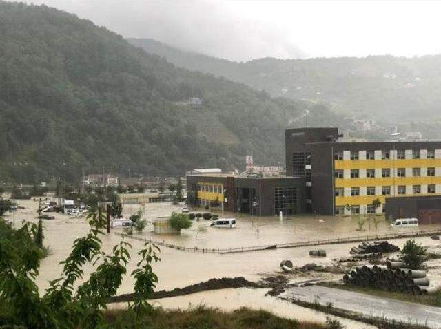 Karadeniz'deki felaketi değerlendiren İçişleri Bakanı Soylu: Bazı yerlerde suyun yüksekliği 4 metreyi buldu
