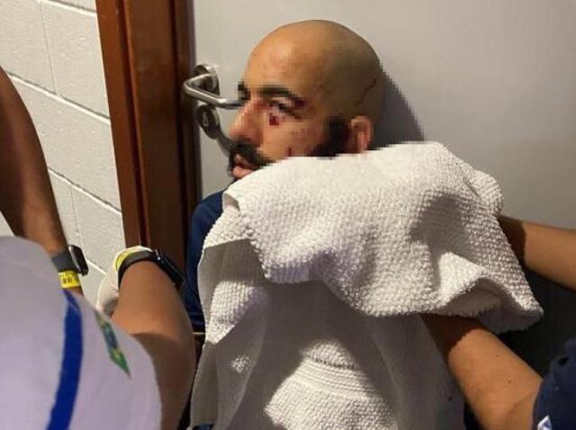 Eski Trabzonsporlu Rodallega'nın olduğu otobüse bombalı saldırı! Yaralı futbolcular var