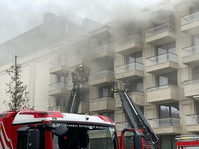 İstanbul Beşiktaş'taki Çırağan Sarayı'nda yangın çıktı