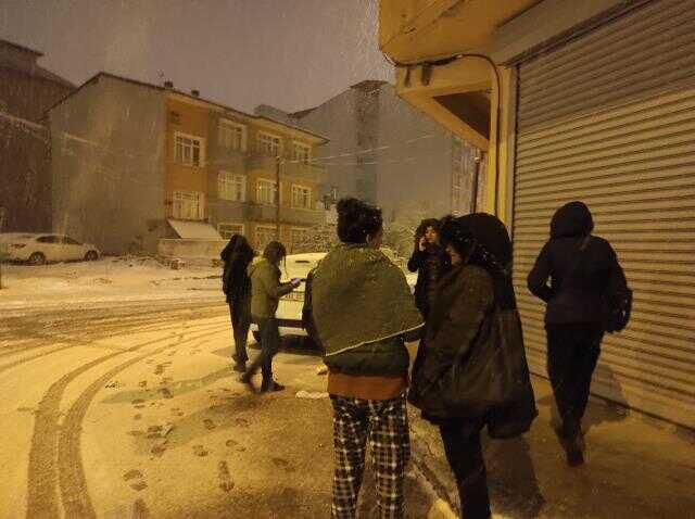 Son Dakika: İran'da 5.8 büyüklüğünde deprem! Şiddetli sarsıntı Van ve Hakkari'de de hissedildi