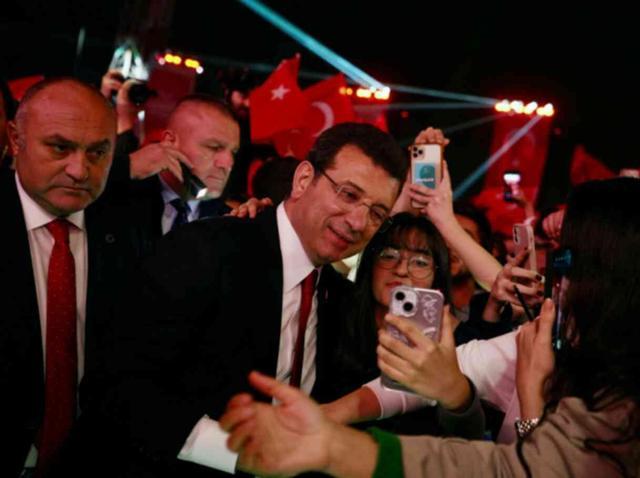 İmamoğlu'nun Yenikapı'daki sözleri kulisleri hareketlendirdi: Cumhurbaşkanı adaylığını fiilen ilan etti