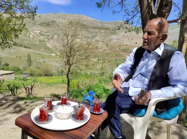 28 çocuğu ve 250'den fazla torunu var! 136 yaşındaki dede uzun yaşamasının sırrını bedduaya bağladı