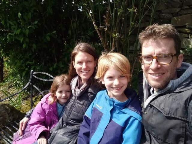 Evde küçük kızın üzerine atlayan köpek, acı gerçeği gün yüzüne çıkardı