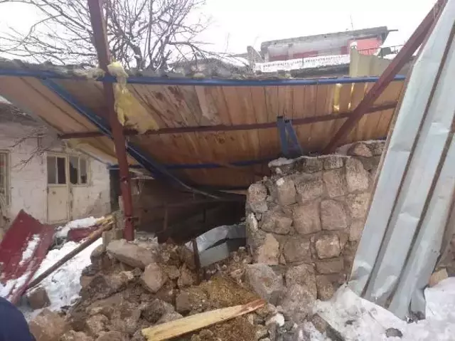 Karın ağırlığına dayanamayan ahır çöktü! Enkaz altında kalan Gizem öldü, babası yaşam savaşı veriyor